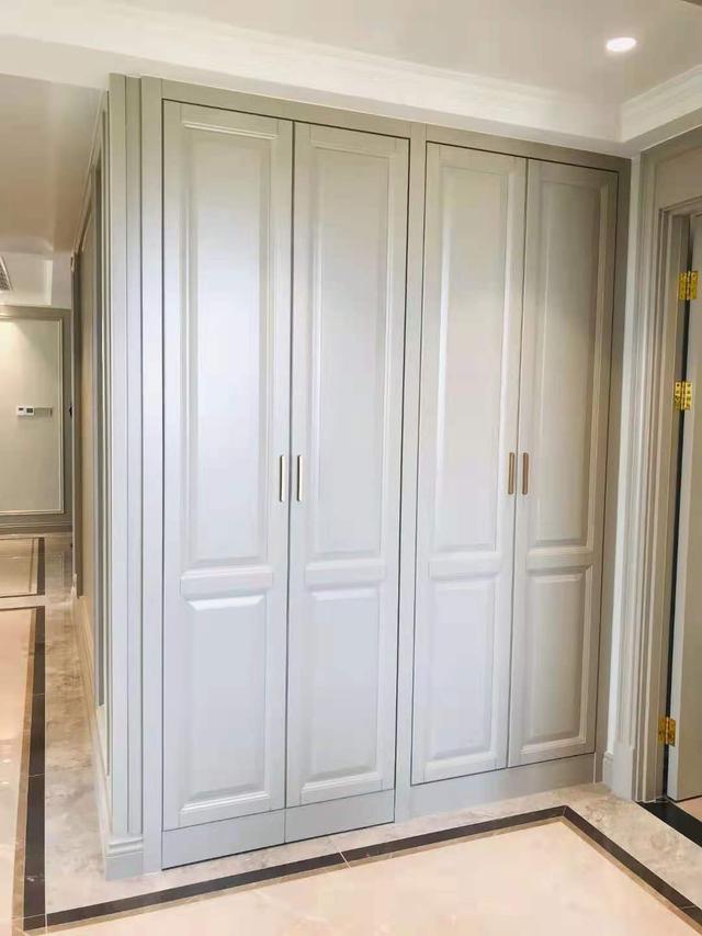 全屋定制有什么好处？打开你的衣柜就领会了