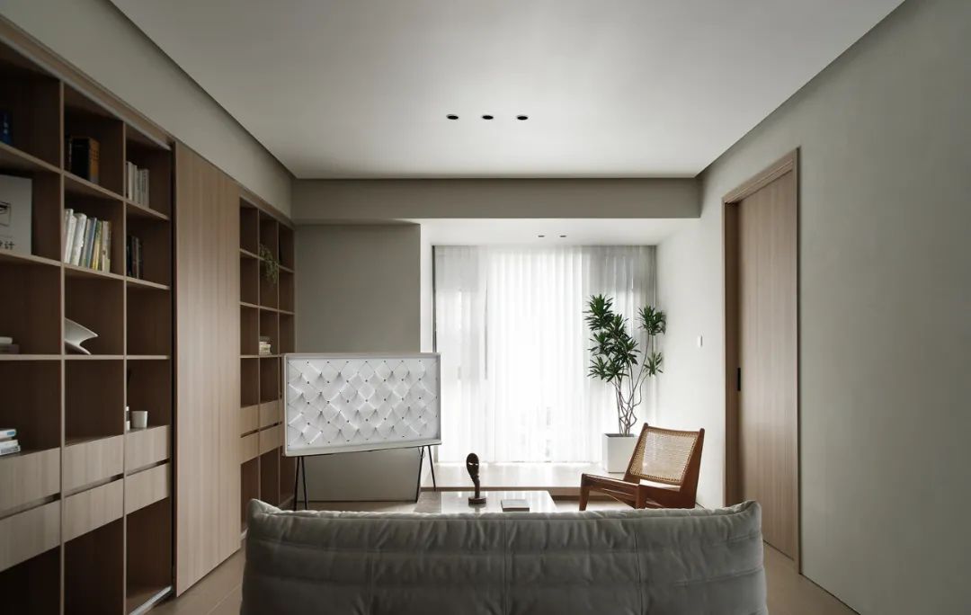巧用清水泥与木饰面营造112m&sup2;原木系的家