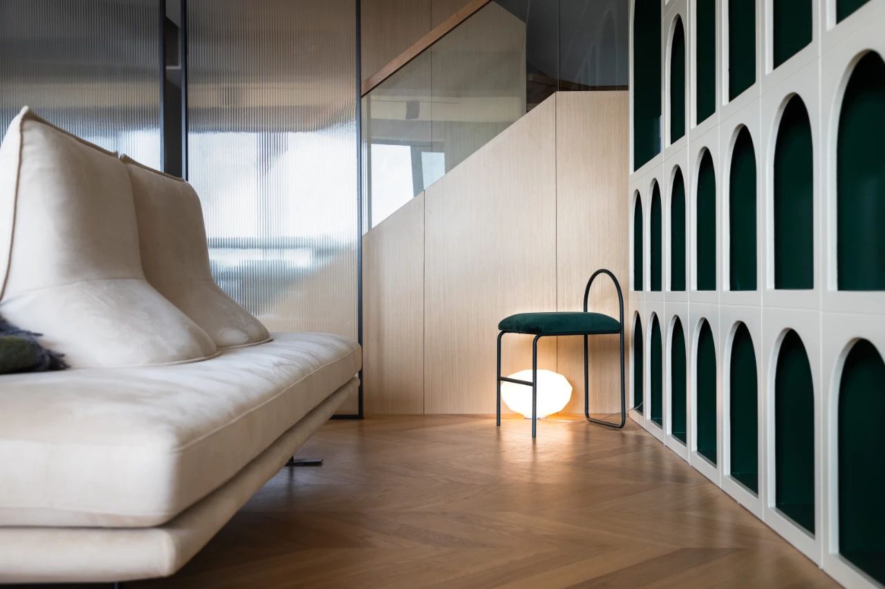 160㎡复式住宅，黑白灰 原木，打造素雅治愈的慢生活。