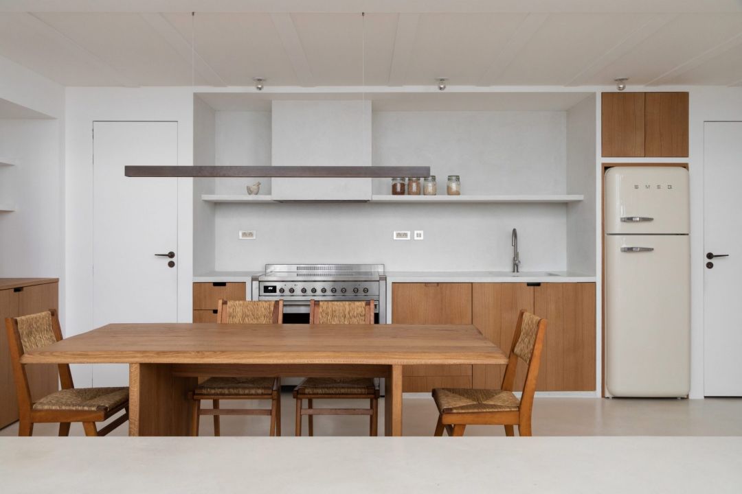92㎡ 简约 LOFT，玻璃隔断让空间更通透。