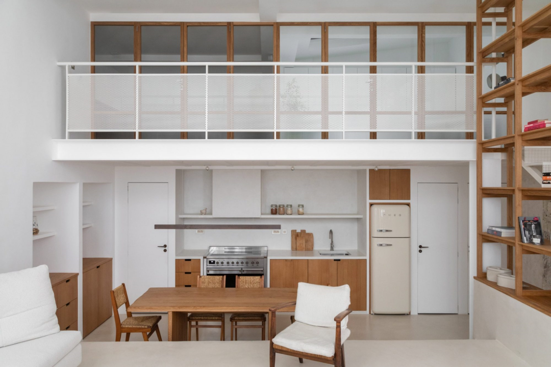 92㎡ 简约 LOFT，玻璃隔断让空间更通透。