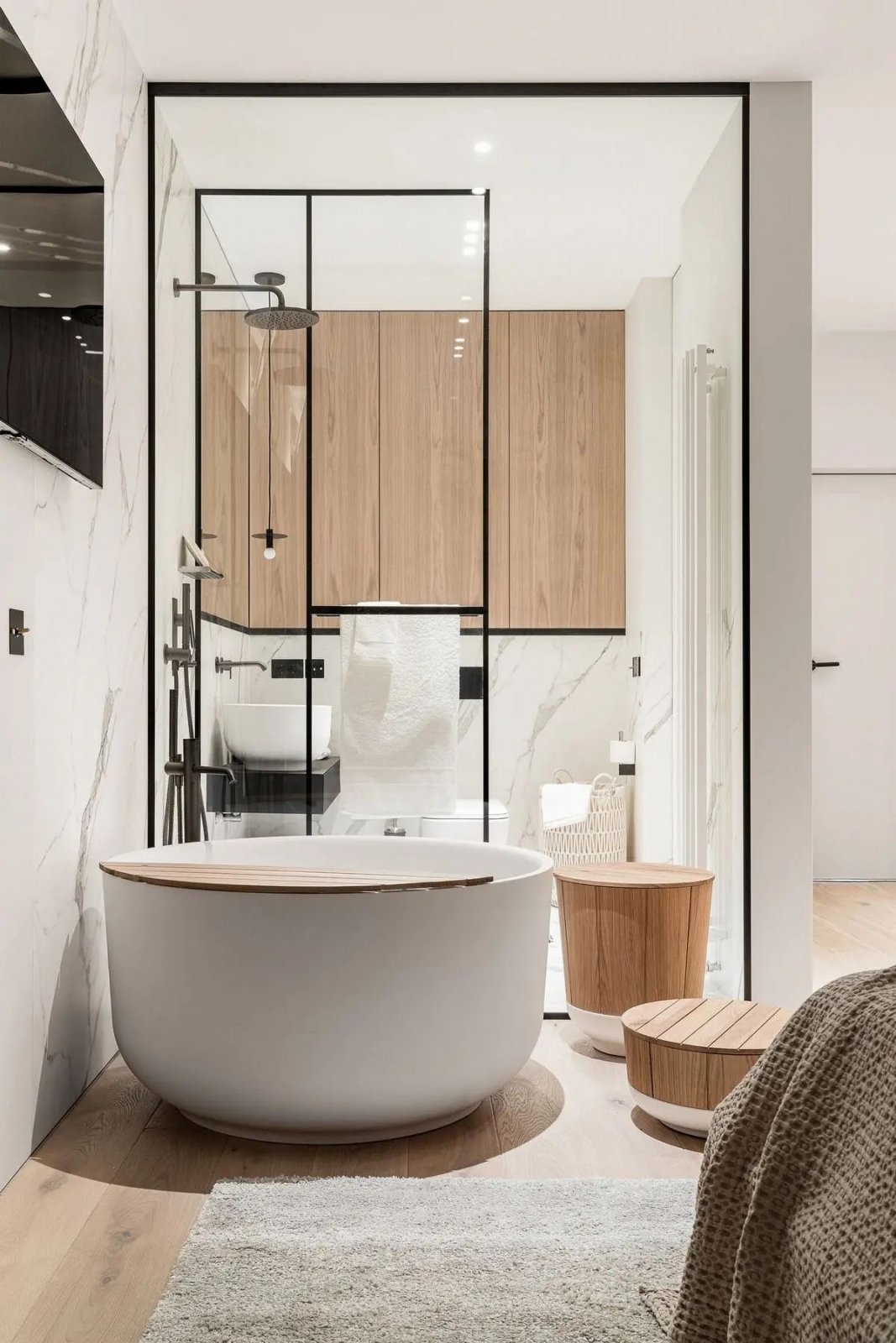 简雅而素淡的现代公寓