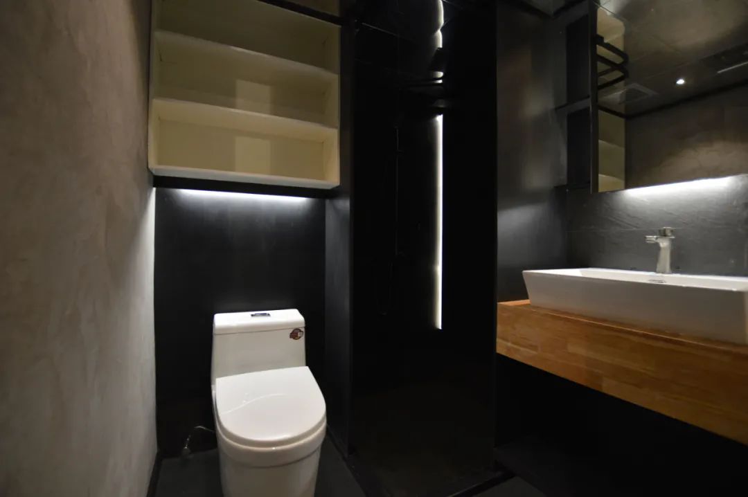 96㎡现代极简，L形吧台、毛坯水泥灰，大胆的设计好别致。