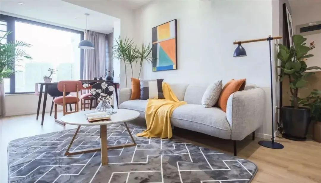 80㎡北欧小清新，客厅竟装了投影，打造私人电影院！