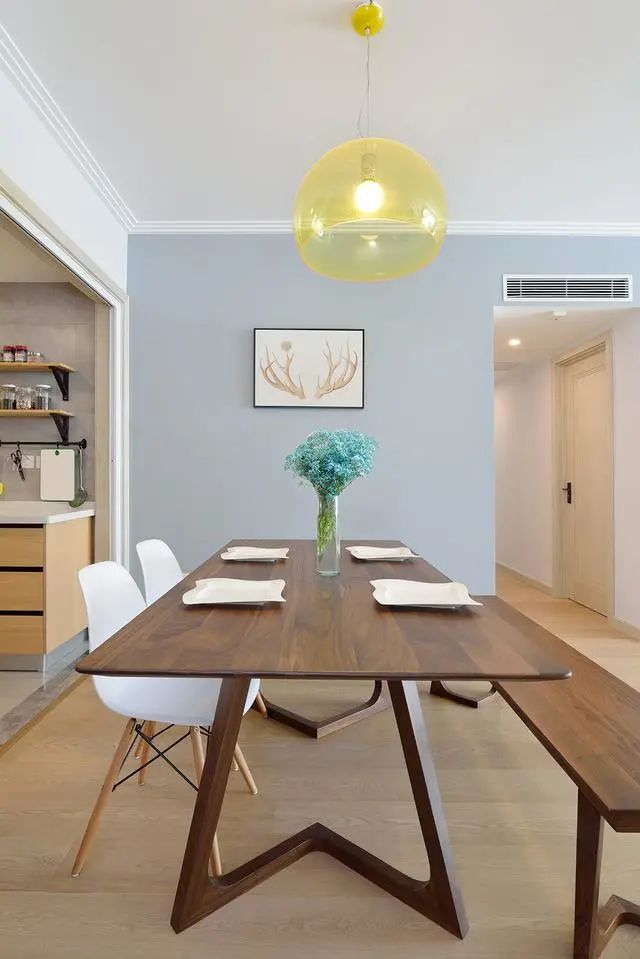 原木简约北欧三居室，全屋不吊顶，同样很时尚