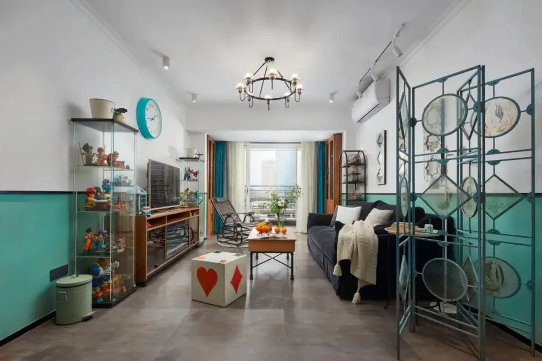 89㎡二手小黑屋狂刷绿色半墙，变身中世纪博物馆！