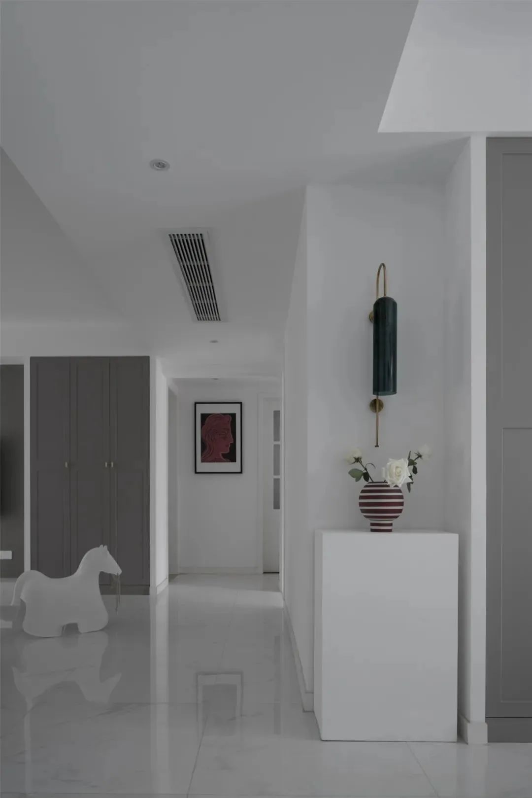 120㎡现代轻奢，淡雅的空间，搭配华丽的家具，装出极简的档次