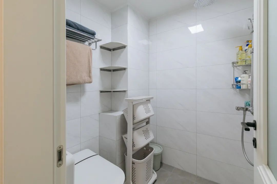 小户型把格局打开！卡座餐厅+开放式布局，能收纳还显大
