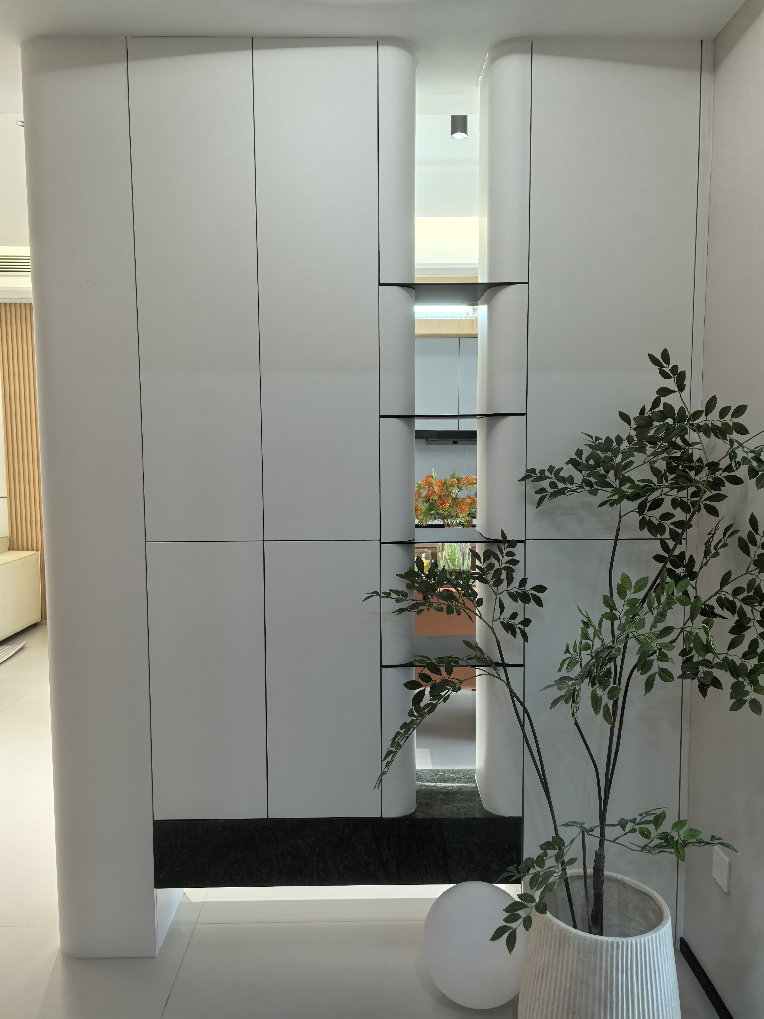 宜昌本地门墙柜全屋定制源头工厂，集销售、设计、生产、运输、安装及售后为一体，无中间商赚差价，国补在线