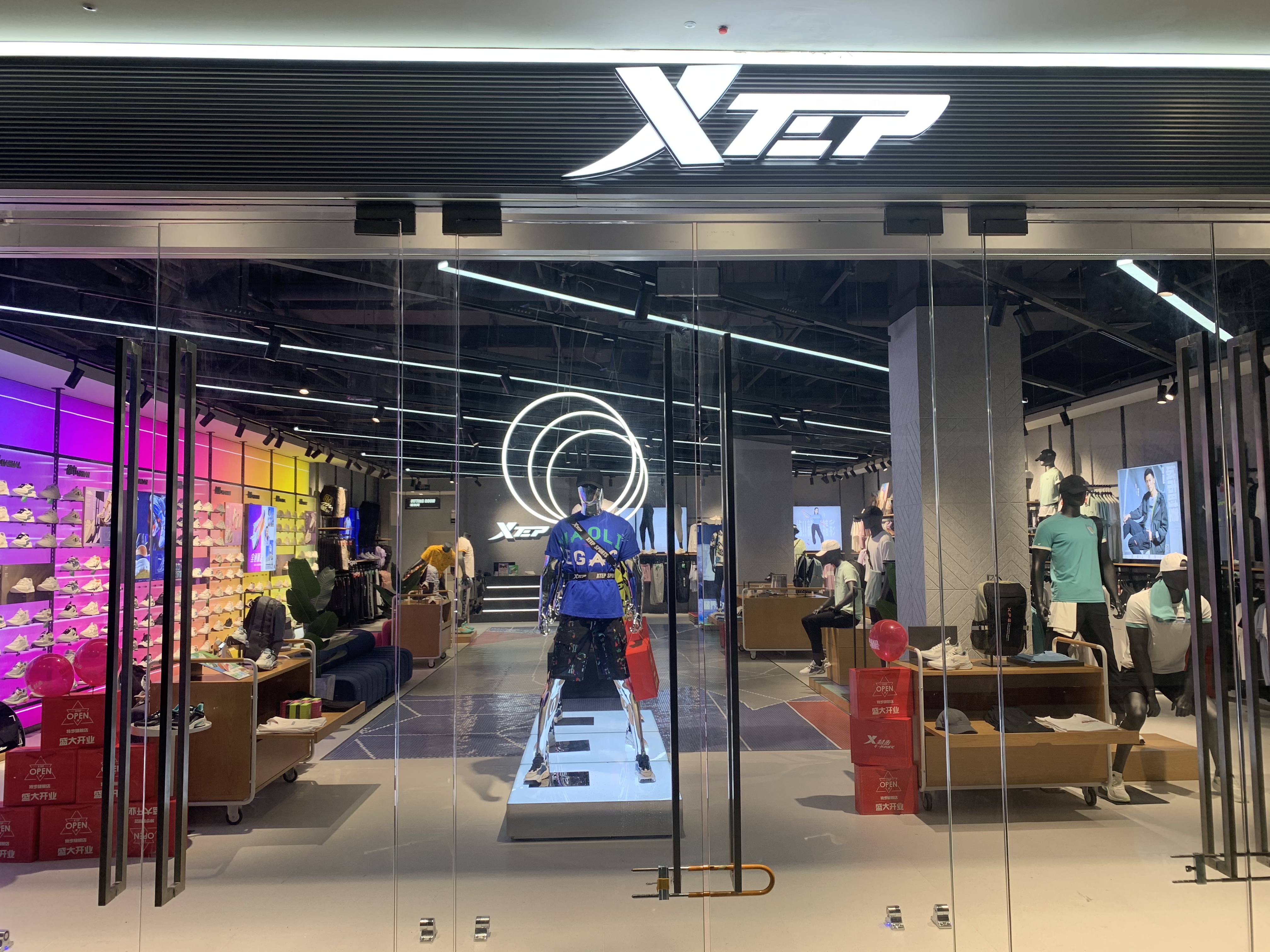 特步品牌专卖店实景案例