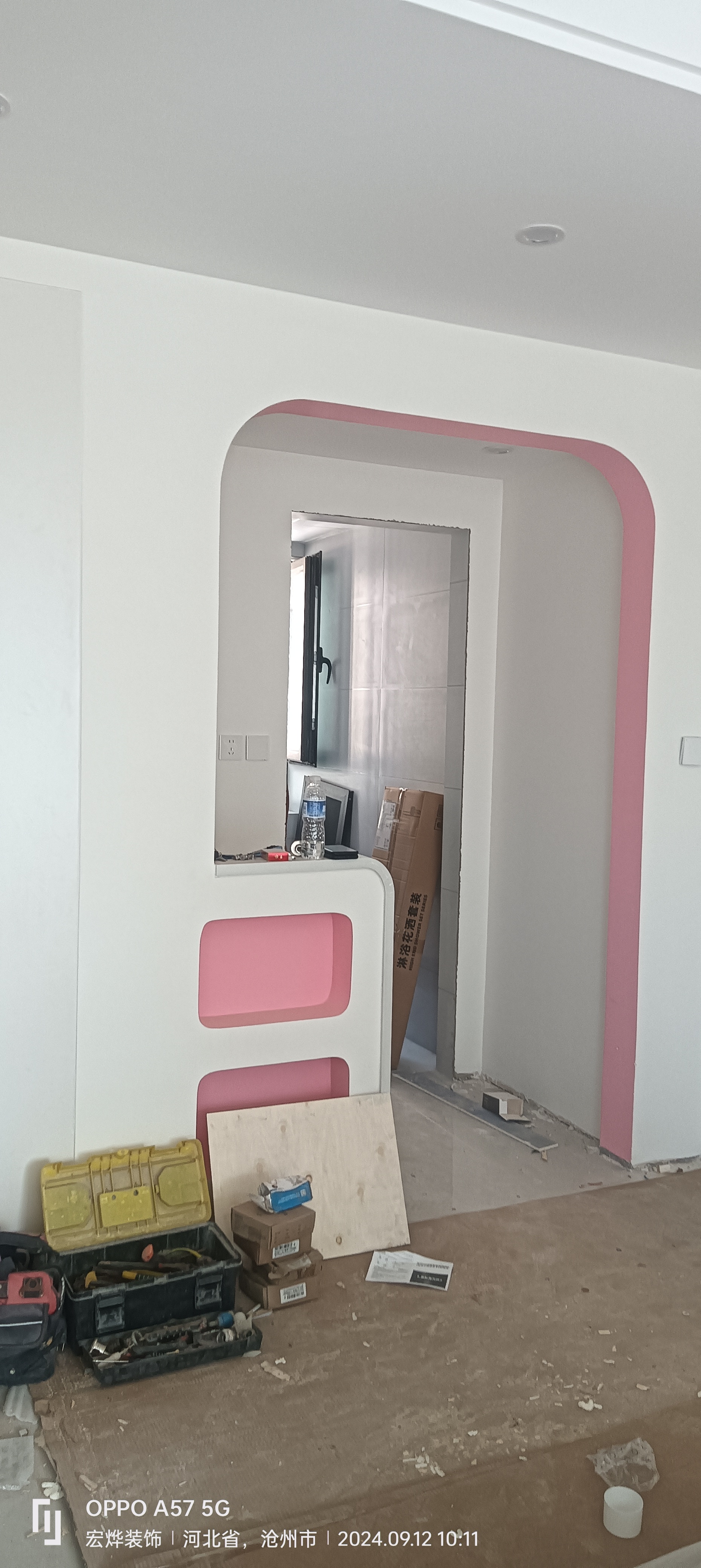 简美装修，风格以简洁明快为主旨，摒弃繁琐的装饰和冗余的家具，用精致的设计和实用的功能，打造，工地现场