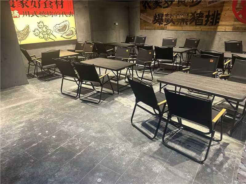 围满停车场烧烤店装修效果