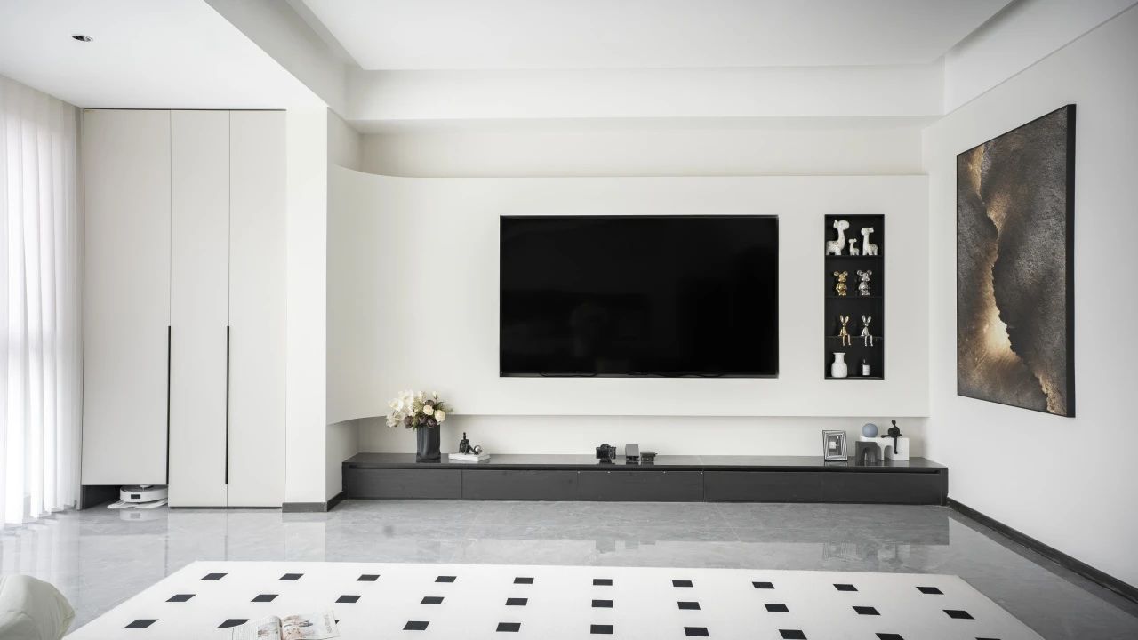 110平现代风格。黑白灰极致诠释，追求静谧与和谐的日常！