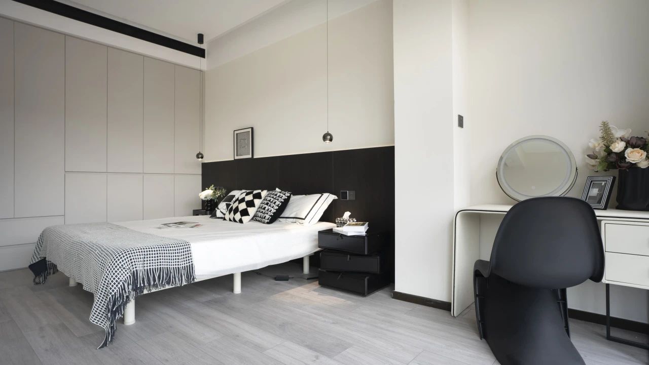 110平现代风格。黑白灰极致诠释，追求静谧与和谐的日常！