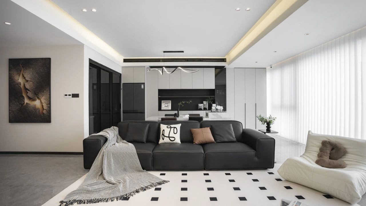110平现代风格。黑白灰极致诠释，追求静谧与和谐的日常！