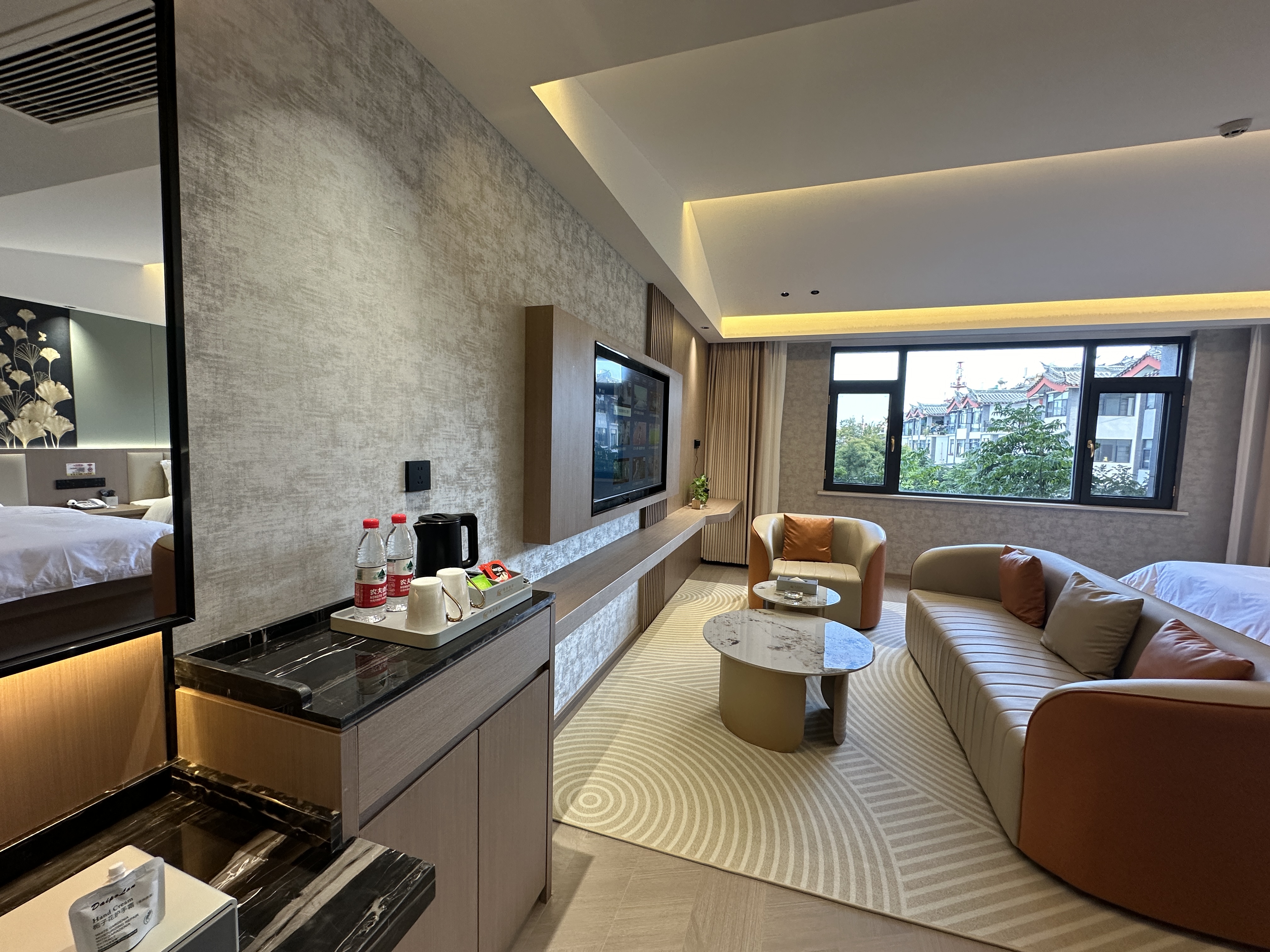 楚雄彝人古镇附近希克酒店1000平