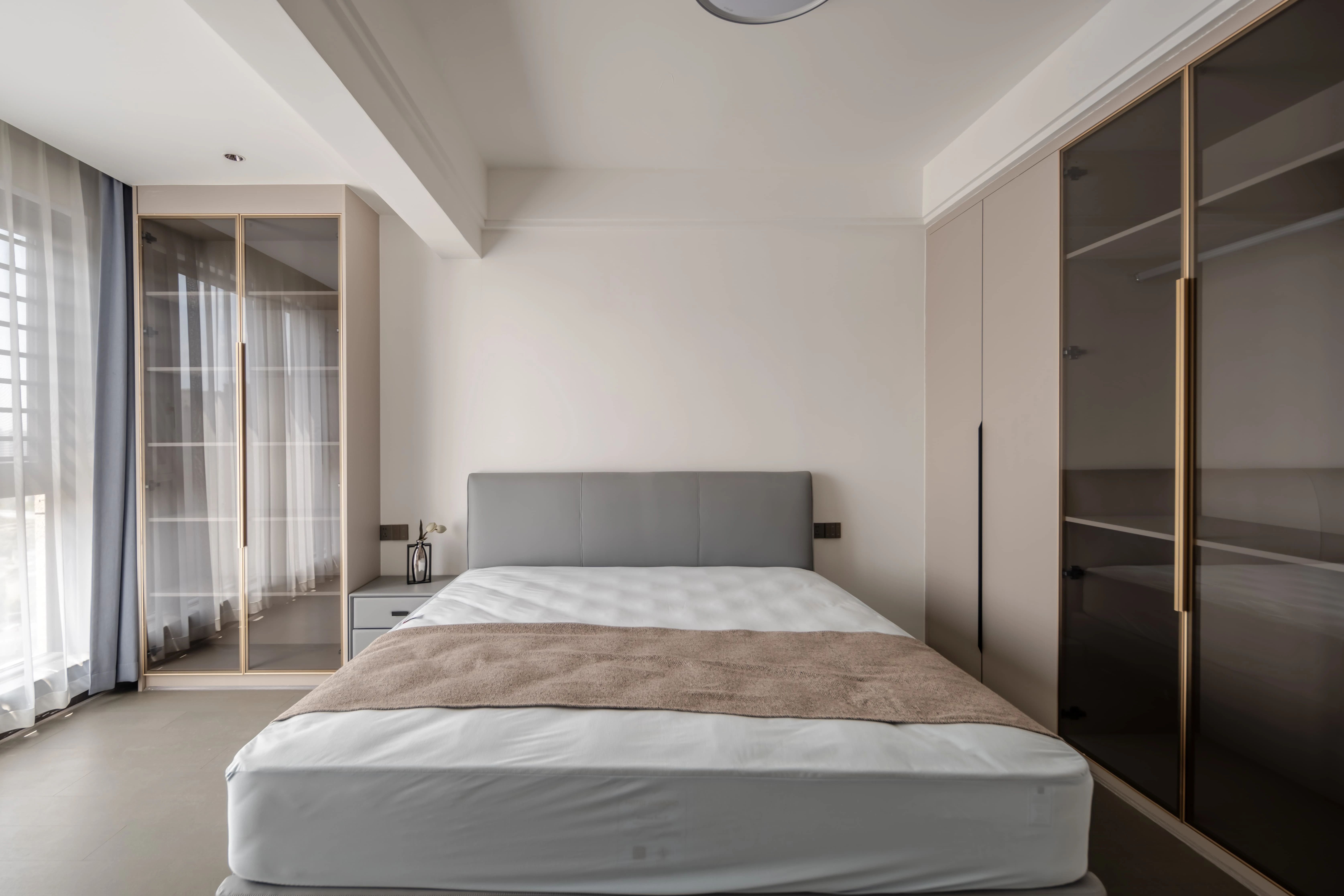 220㎡意式极简：无主灯设计，从极简中窥见家的质感！