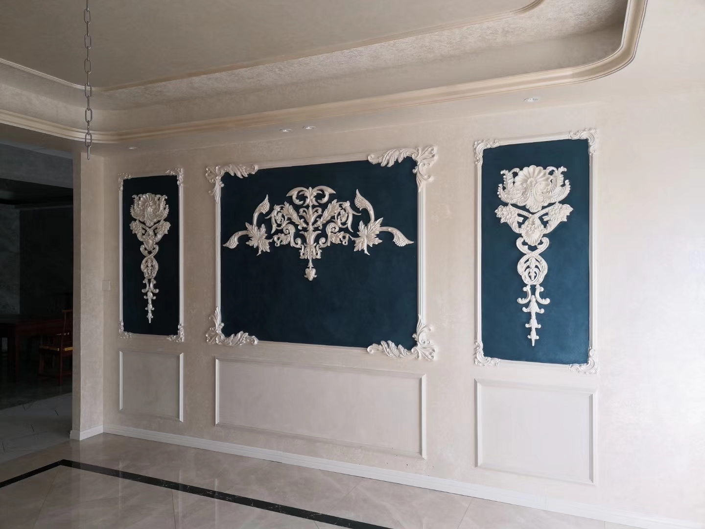 艺术漆，线条漆，巴洛克和印花漆，玉石纹，这种欧式风格，质感和纹路非常强烈。