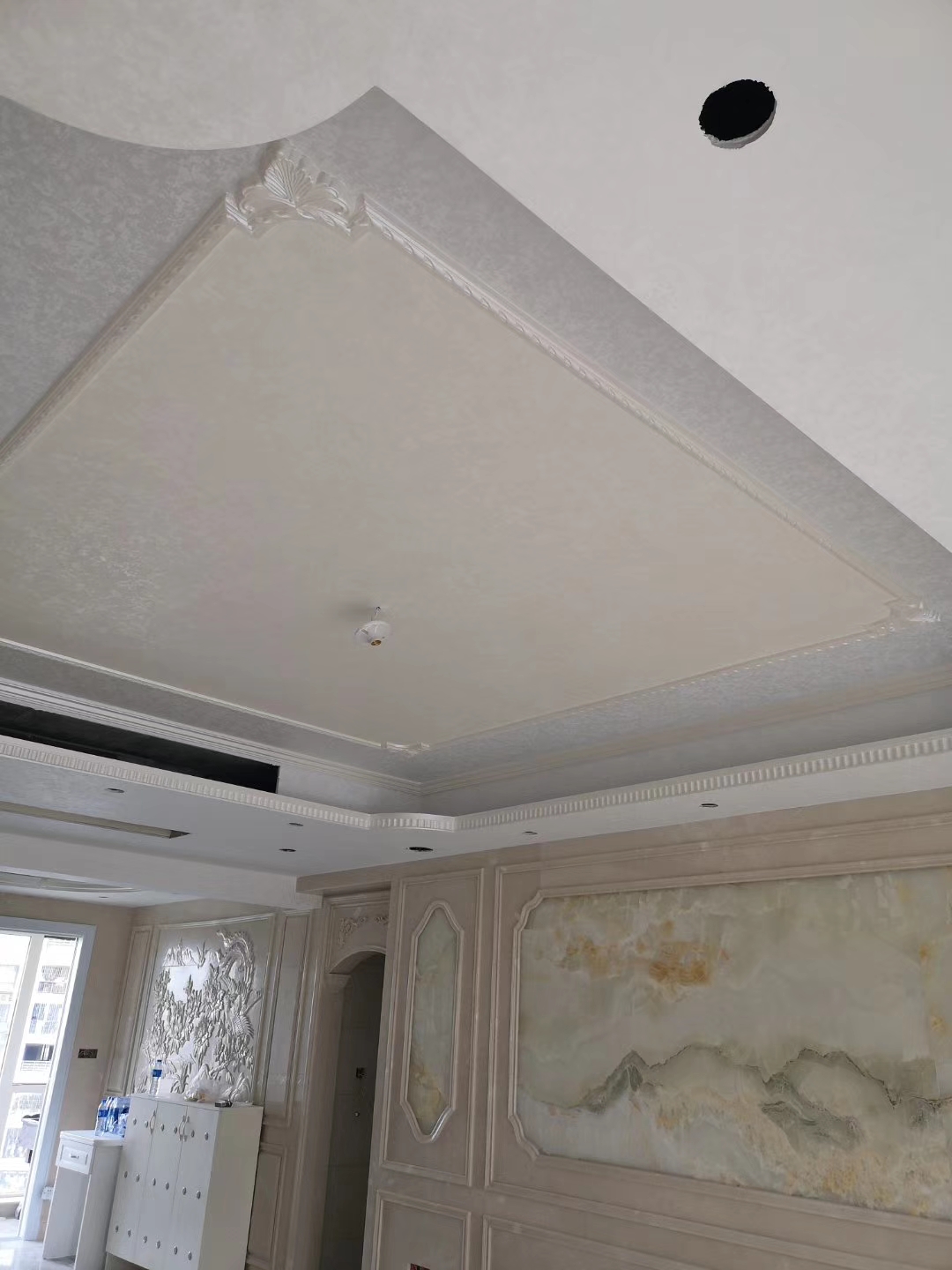 艺术漆，线条漆，巴洛克和印花漆，玉石纹，这种欧式风格，质感和纹路非常强烈。