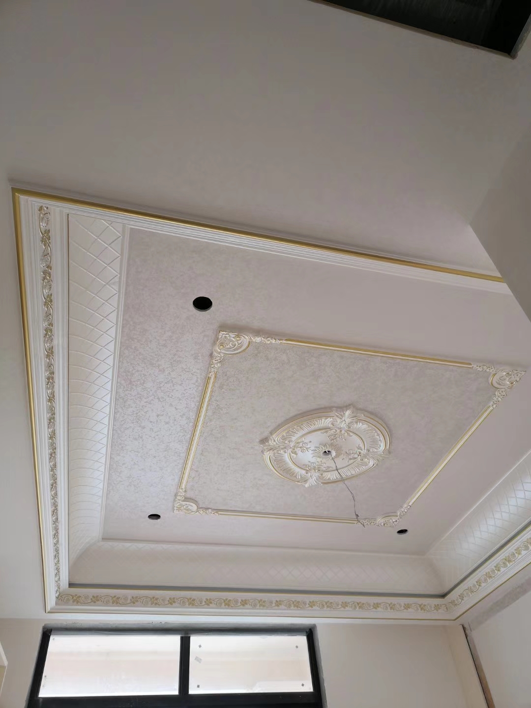 艺术漆，线条漆，巴洛克和印花漆，玉石纹，这种欧式风格，质感和纹路非常强烈。