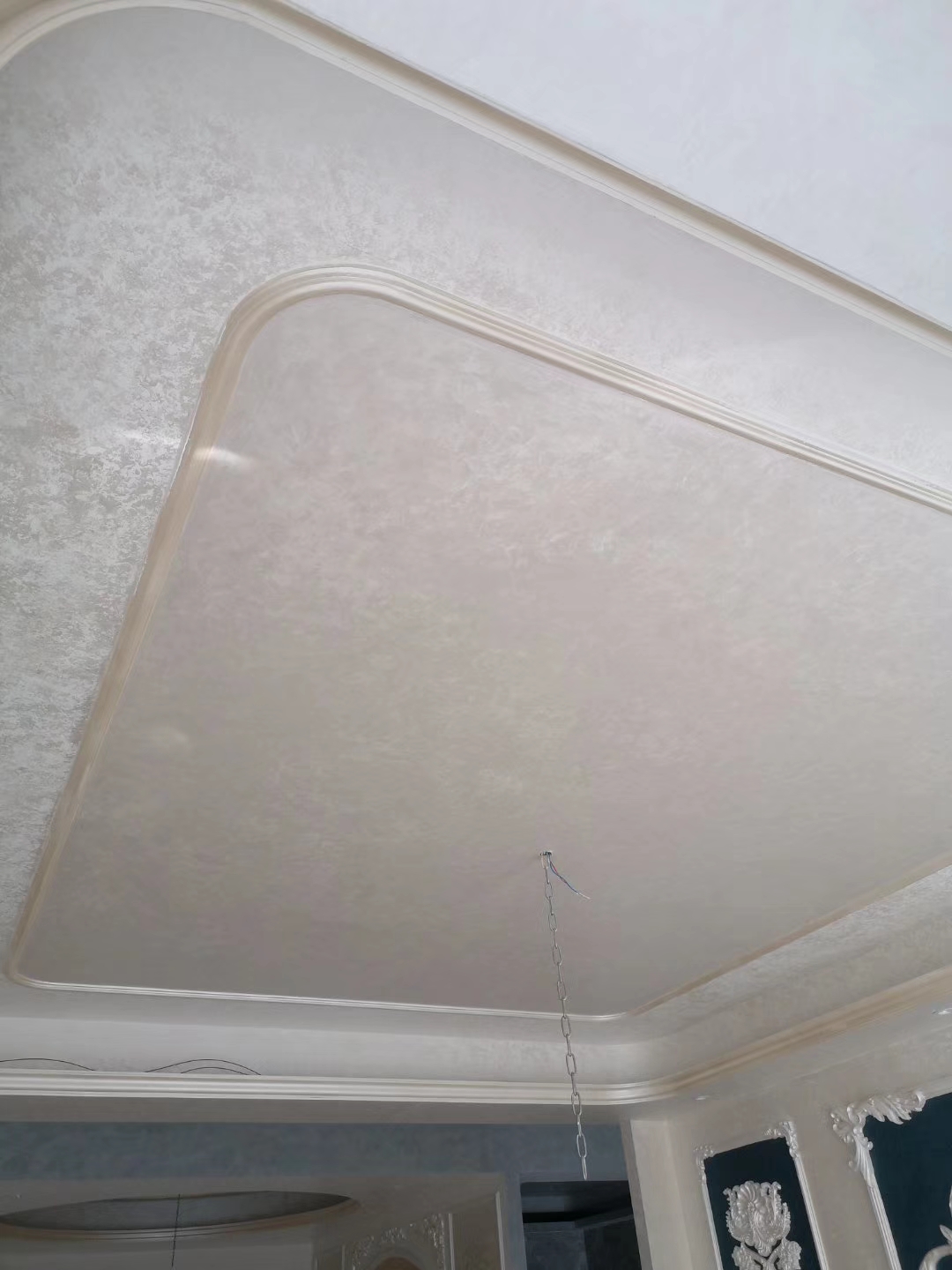 艺术漆，线条漆，巴洛克和印花漆，玉石纹，这种欧式风格，质感和纹路非常强烈。