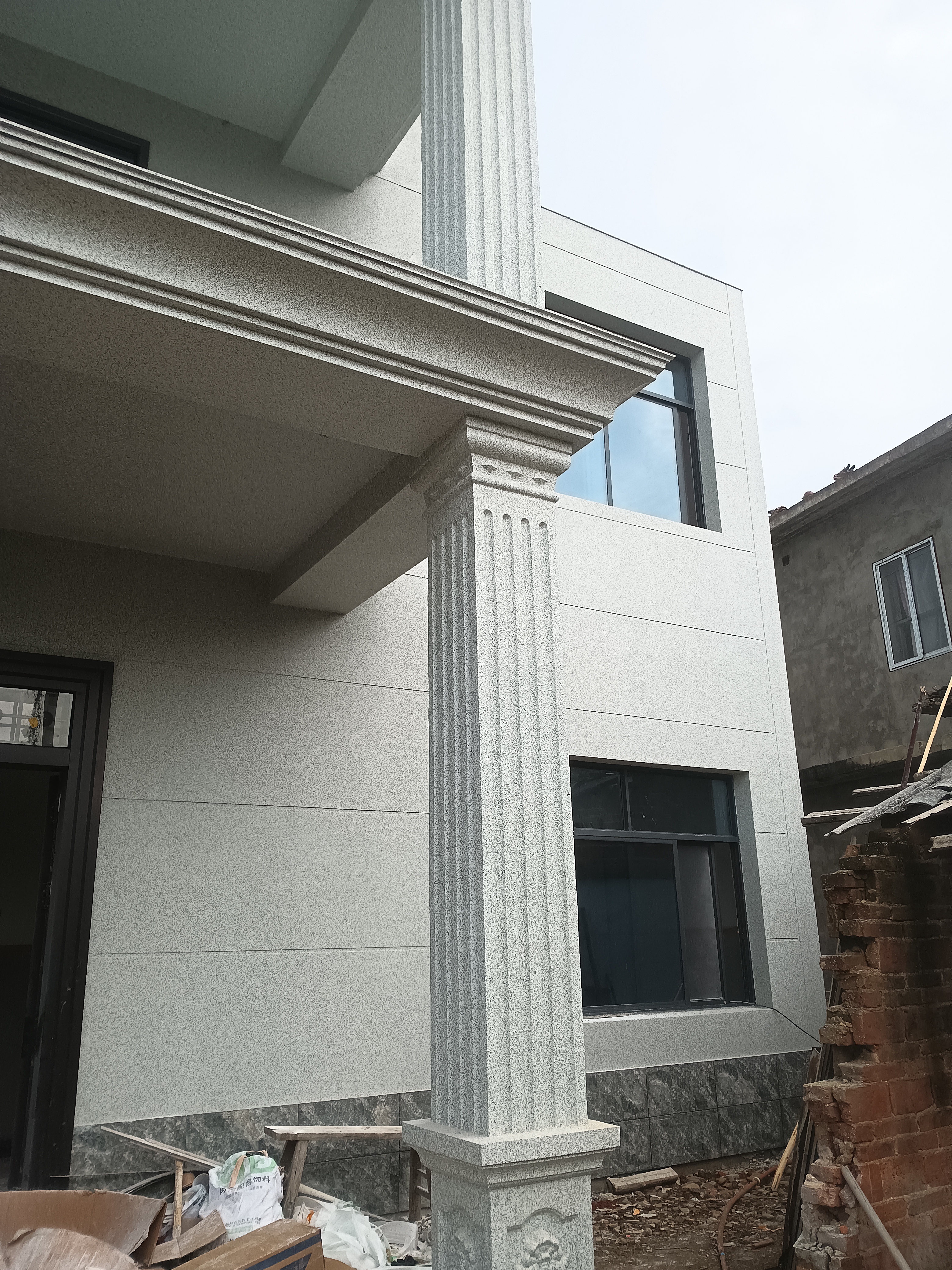 农村自建别墅第一遍油漆施工及外墙漆施工