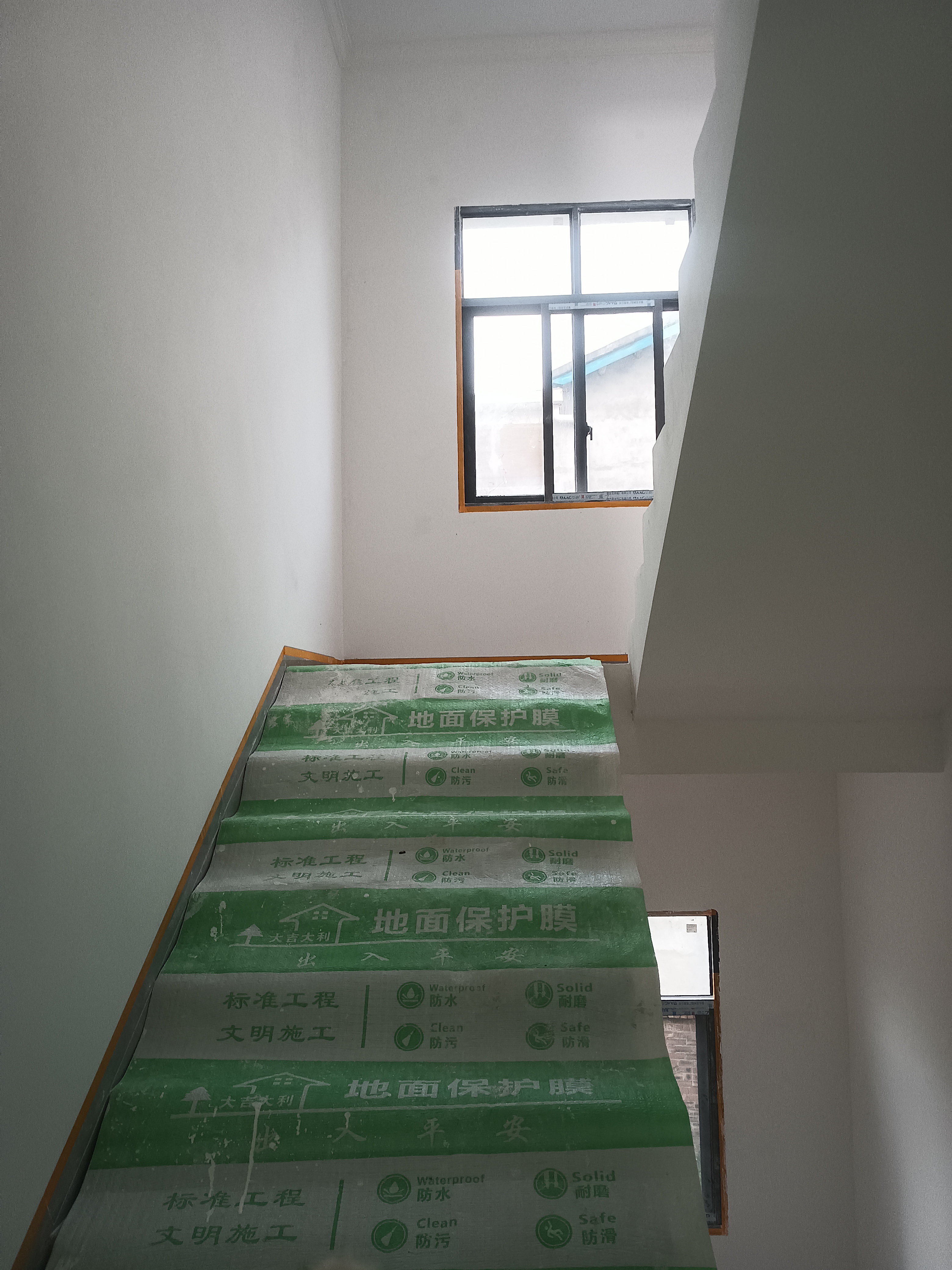 农村自建别墅第一遍油漆施工及外墙漆施工