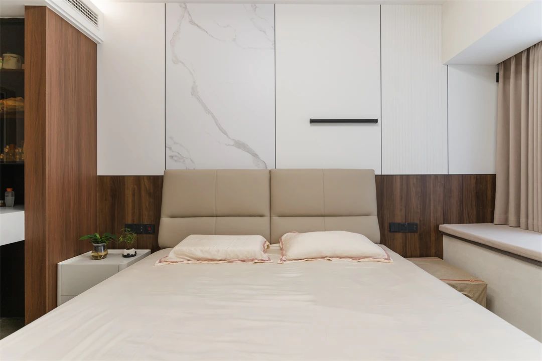 130㎡原木极简：黑白基调融入木质美学，温柔又高级！