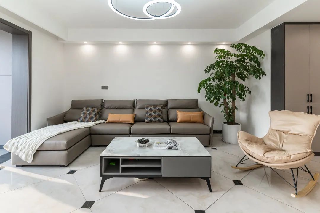 180㎡现代轻奢：主卧落地窗设计，温馨柔和新家！