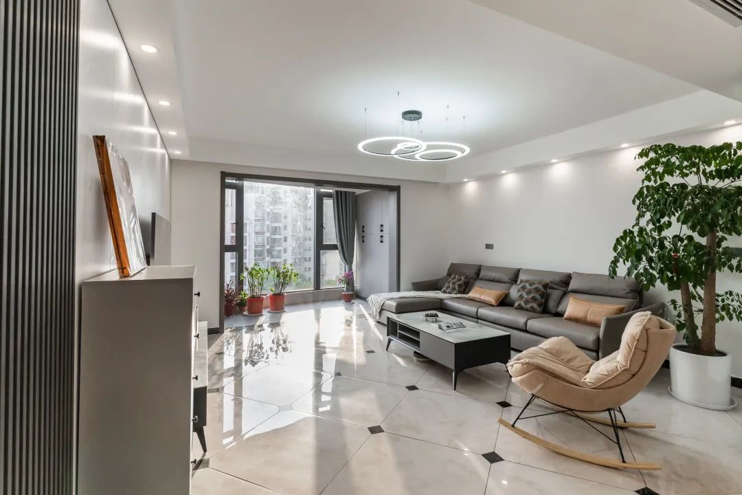 180㎡现代轻奢：主卧落地窗设计，温馨柔和新家！