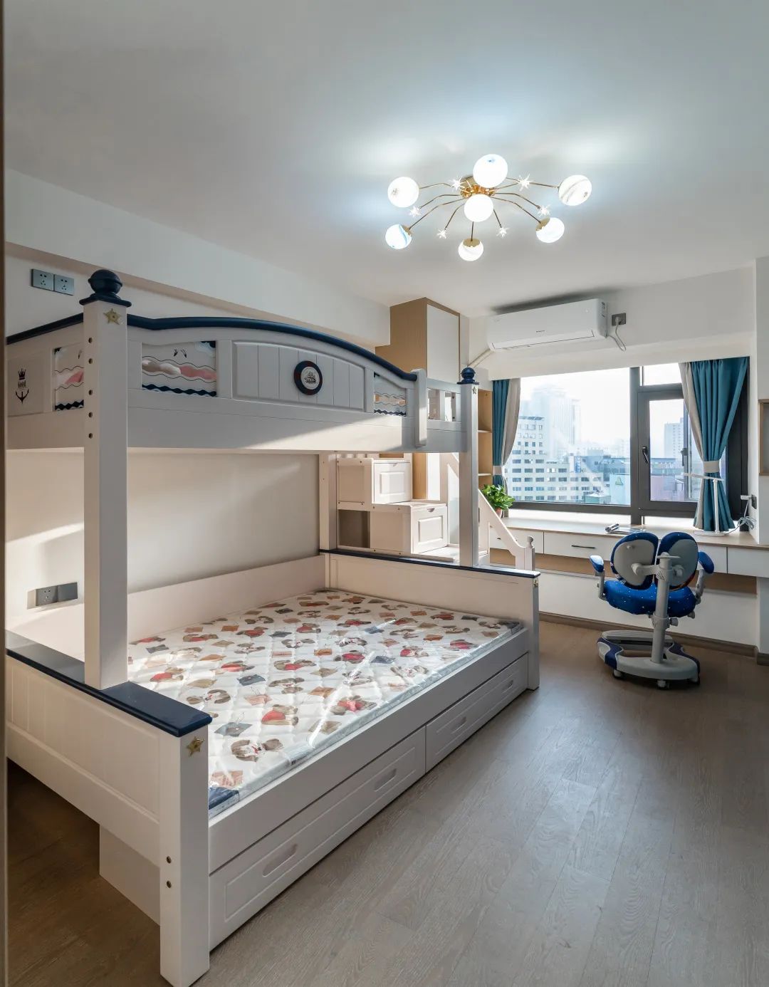 180㎡现代轻奢：主卧落地窗设计，温馨柔和新家！