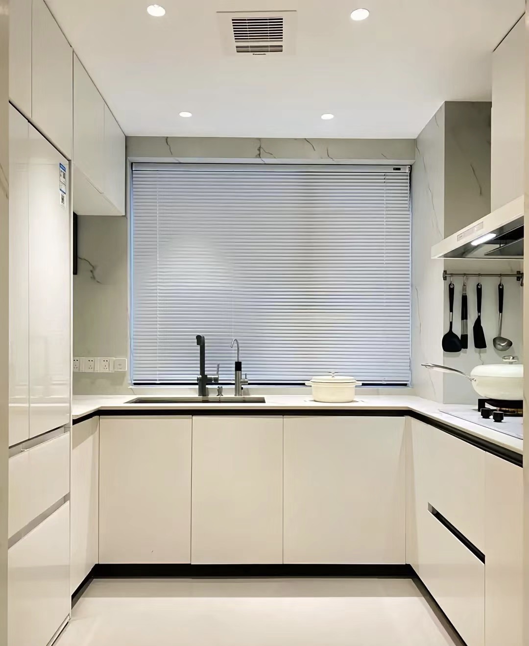 105m&sup2;现代极简装修风 极简现代风是一种简约而不失优雅的装修风格