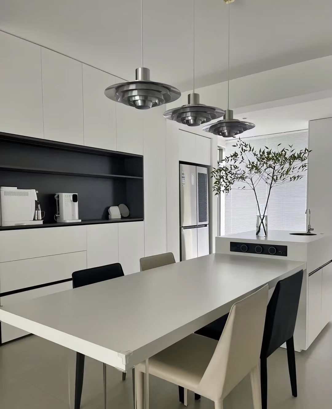 105m&sup2;现代极简装修风 极简现代风是一种简约而不失优雅的装修风格