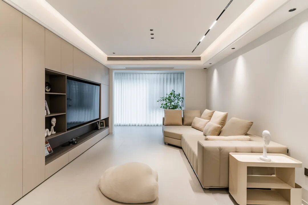  125㎡现代极简风格：满墙系统柜构成家的「收纳骨骼」!