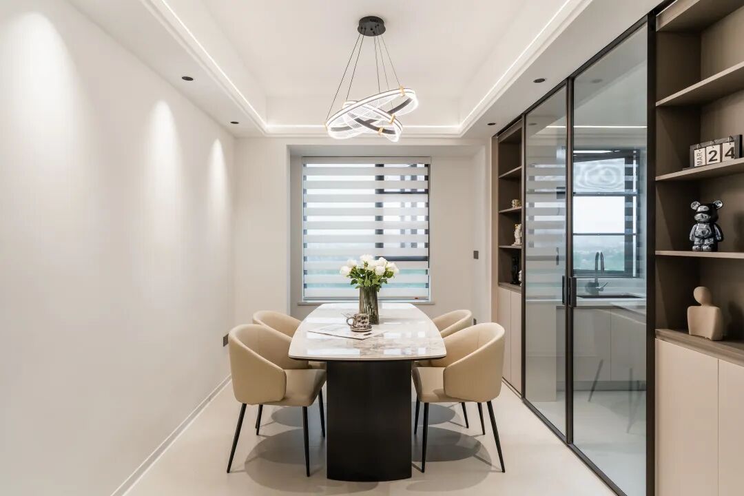  125㎡现代极简风格：满墙系统柜构成家的「收纳骨骼」!