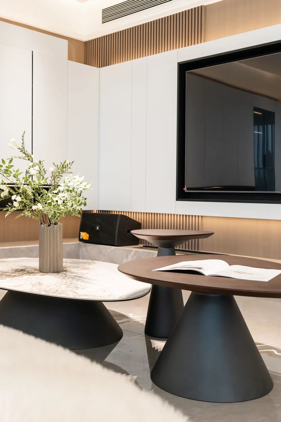  288㎡现代风格：空间流动与光影交织，现代大平层的极致简约！