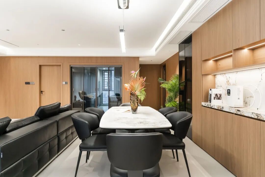 142㎡意式轻奢风：木质勾勒温润质感，细节打造理想人居！