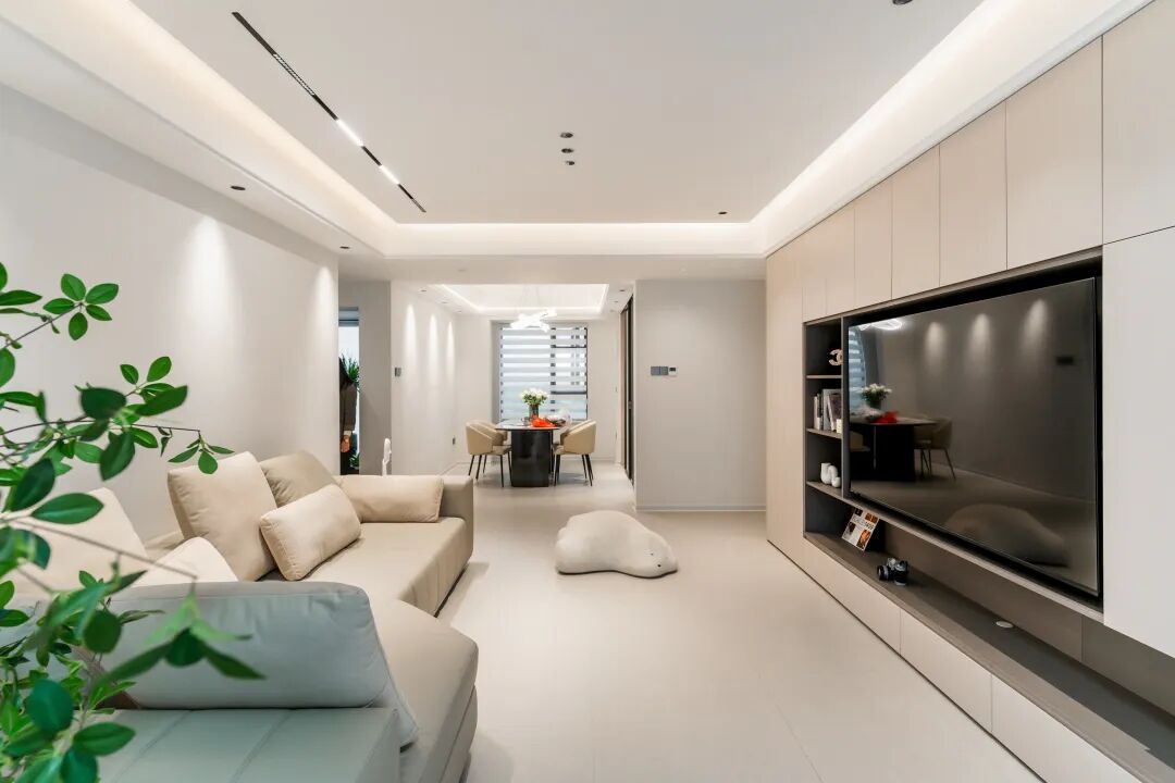 125㎡现代极简风格：满墙系统柜构成家的「收纳骨骼」!