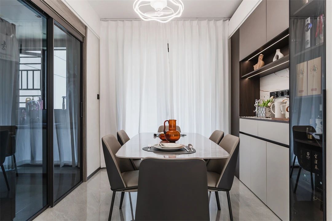  140㎡现代简约：简净的低饱和色系，诠释结构与色彩之美！