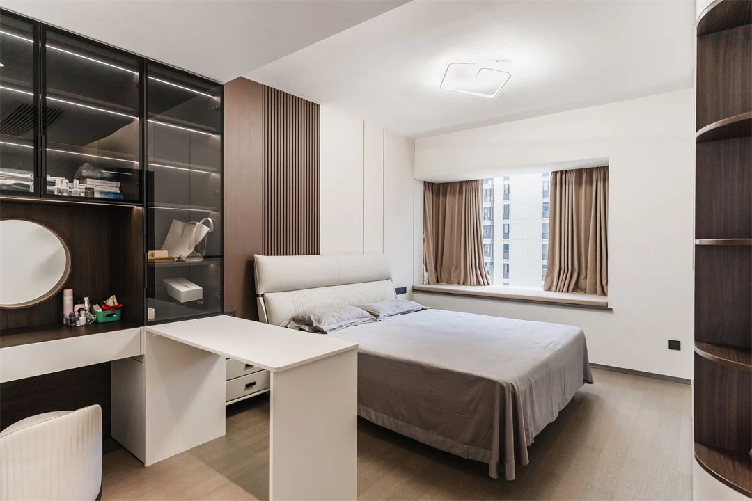  140㎡现代简约：简净的低饱和色系，诠释结构与色彩之美！