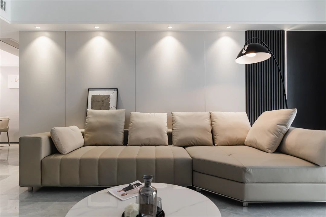  138㎡极简黑白灰：仿若隔山灯火，清简温情的家居美学！