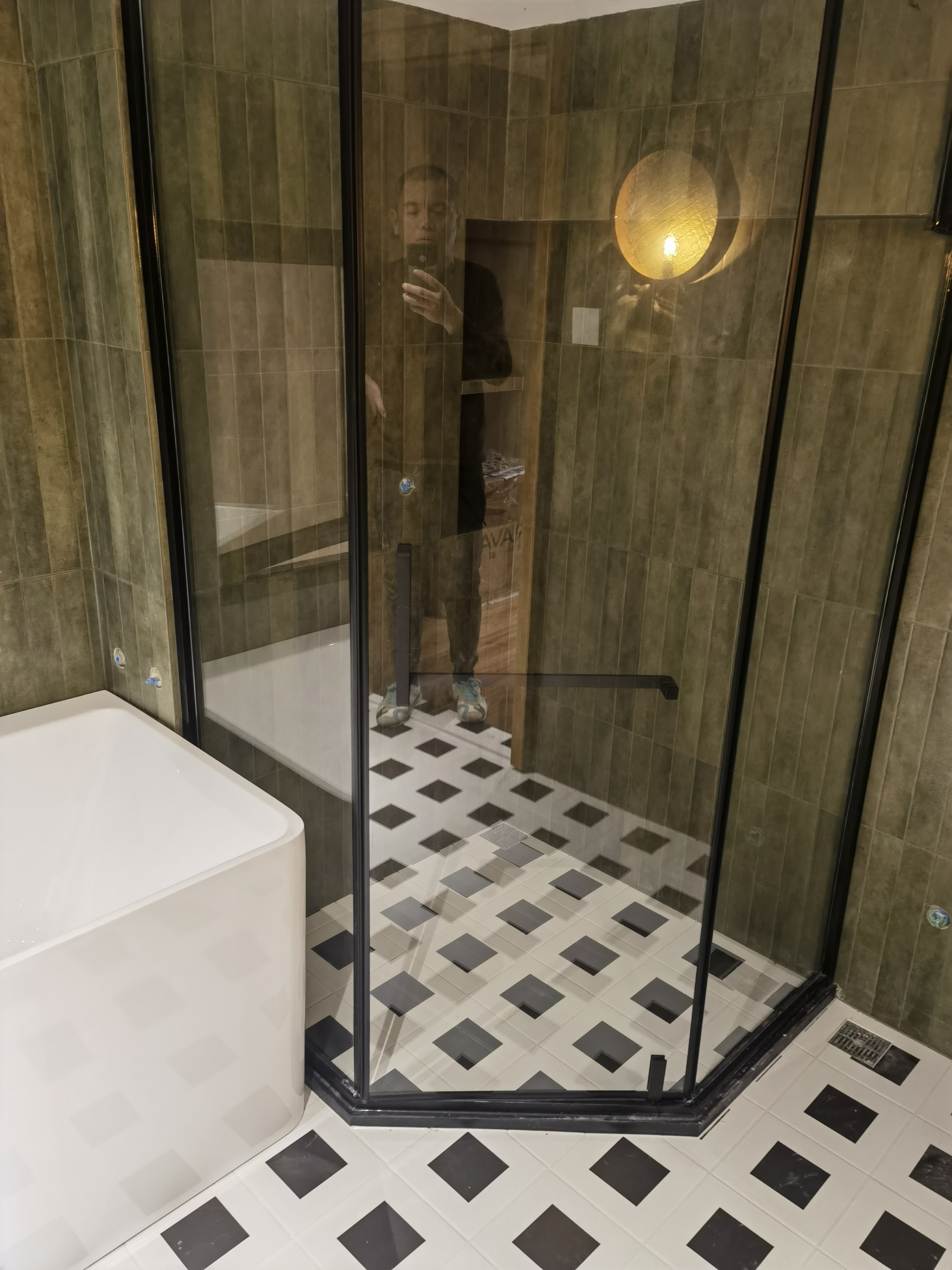 这是60平方SOHO，装修成办公住家一体