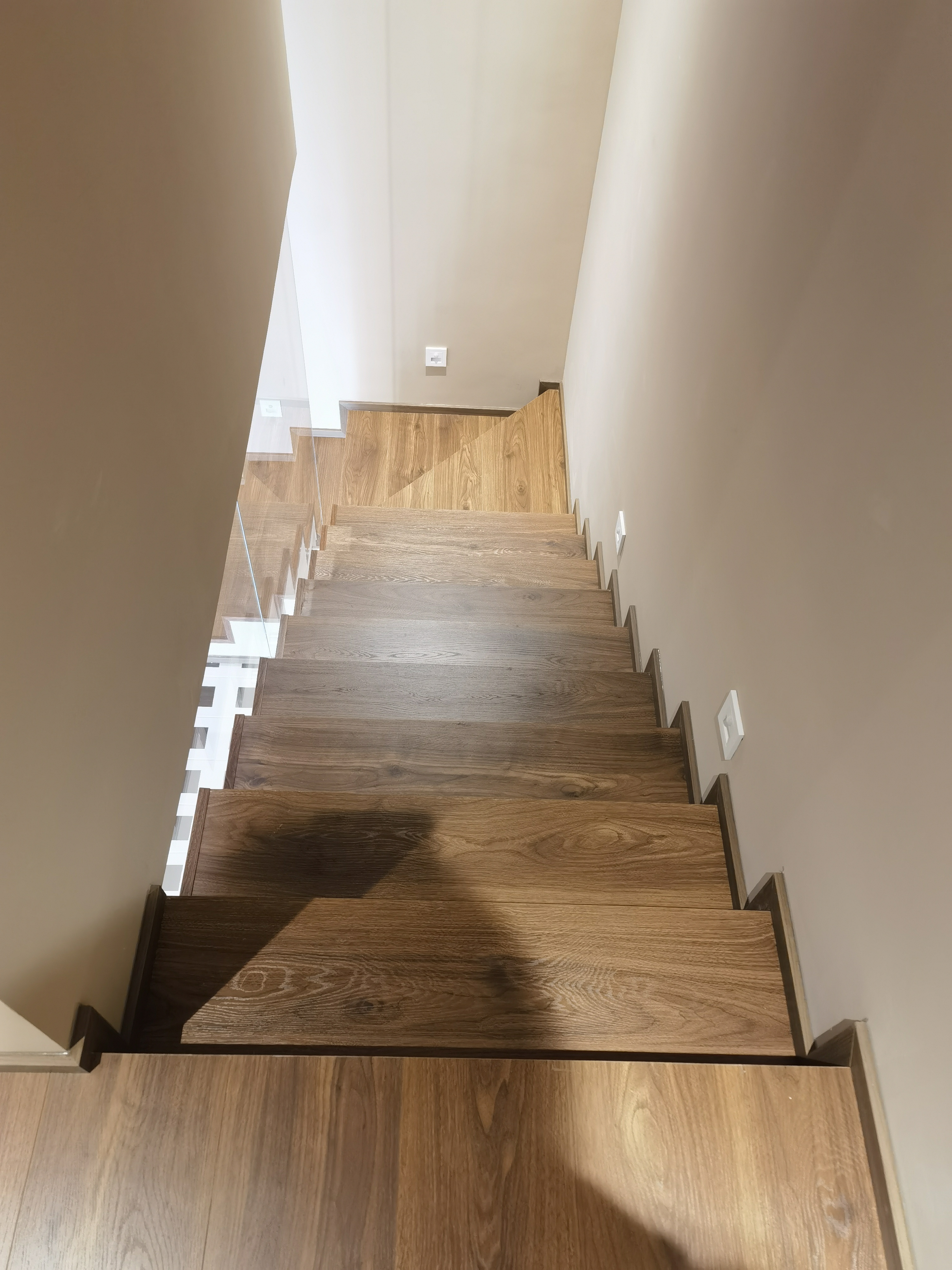 这是60平方SOHO，装修成办公住家一体