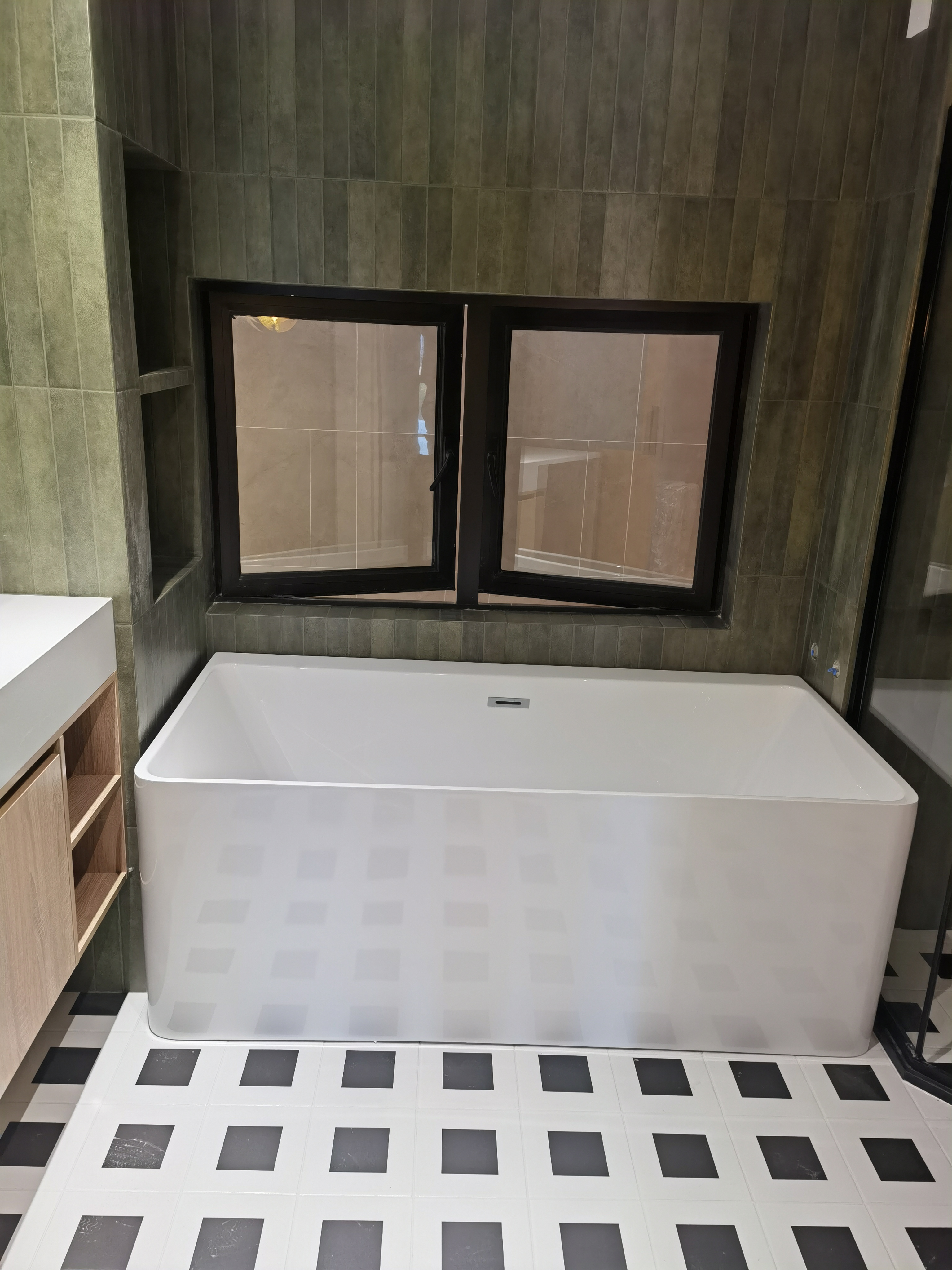 这是60平方SOHO，装修成办公住家一体