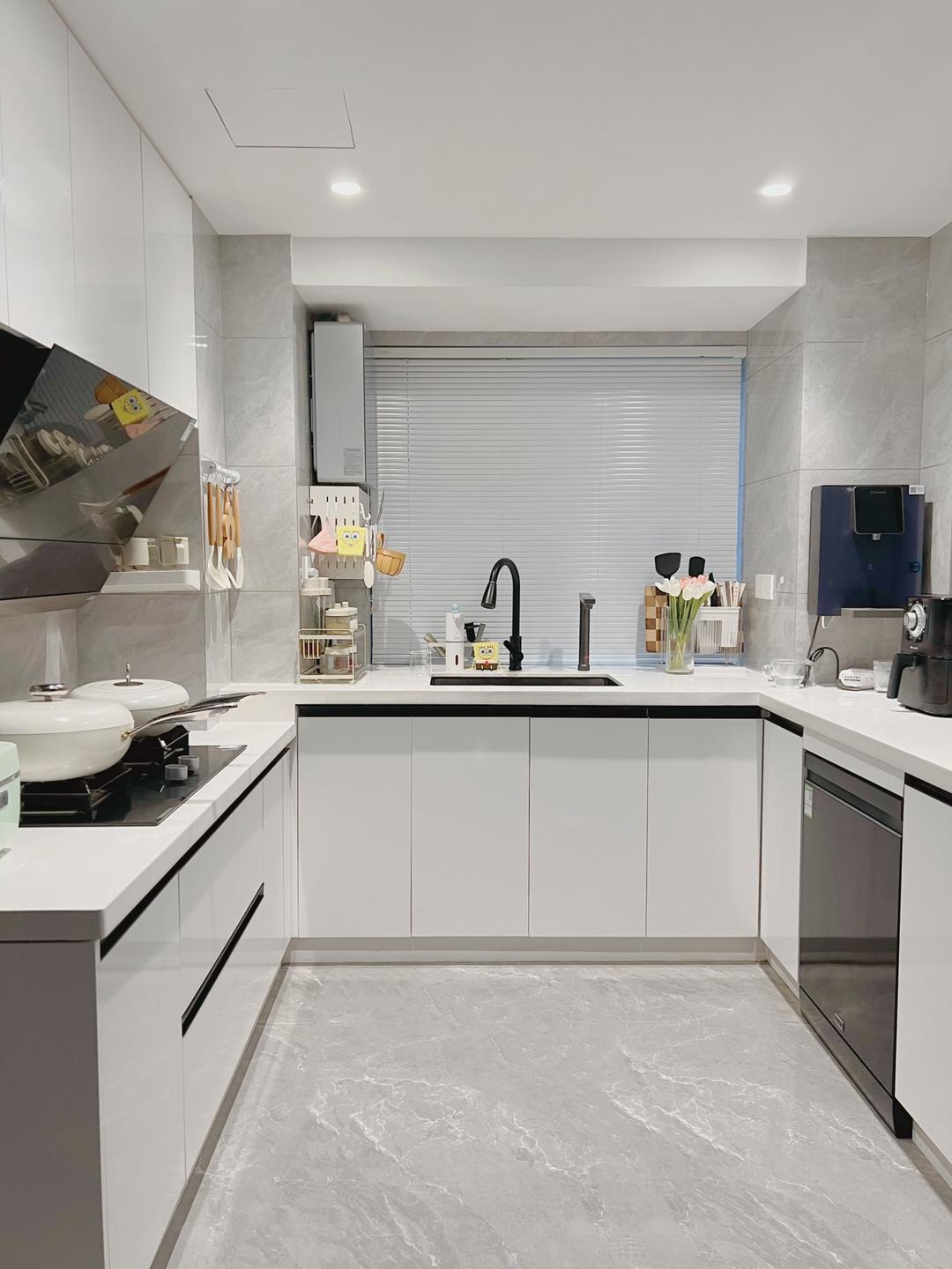 110㎡黑白灰现代风格