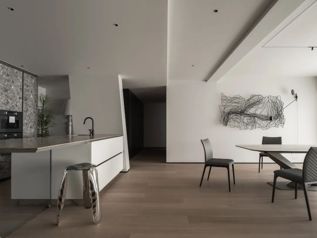 极简三口之家，高级灰演绎轻奢